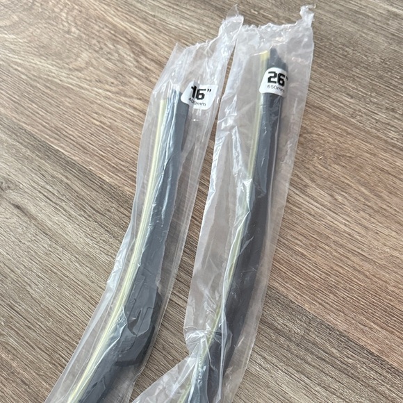 Motium Wiper Blades Pair for Front Windshield 26” + 16” J Hook - Picture 7 of 8